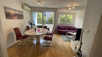 80-cm-Smart-TV mit Kabelempfang, Fernseher, Netflix