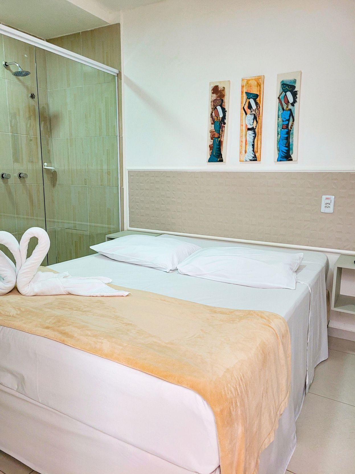 迷你吧、免费 WiFi、床单