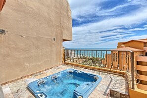 Tina de hidromasaje al aire libre