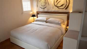 1 habitación, tabla de planchar con plancha, wifi gratis y ropa de cama
