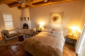 1 bedroom, iron/ironing board, free WiFi, bed sheets - Peaceful Suite in Desert Inn- Acoma Queen Room (Ojo Caliente)