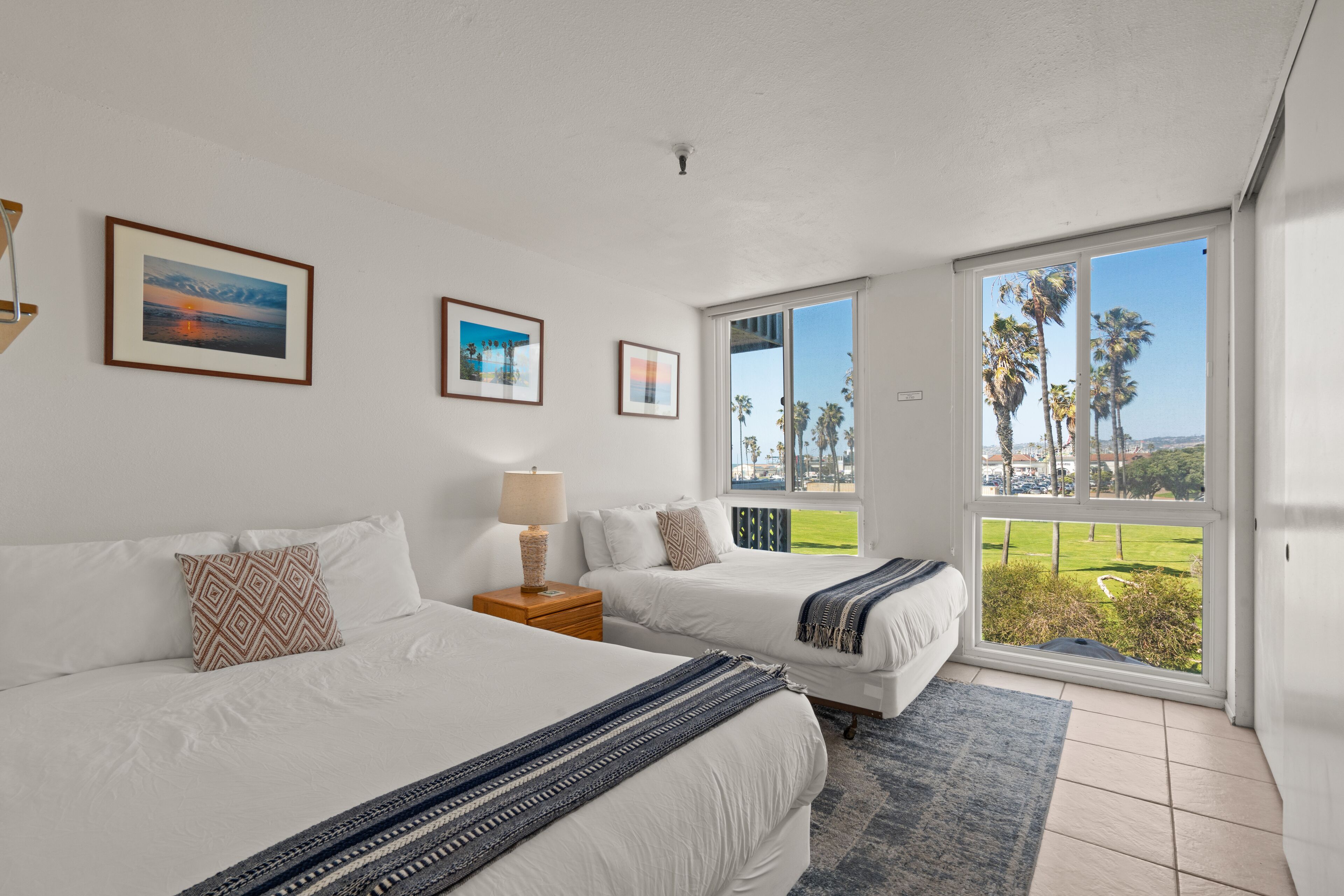 Belmont Modern - Ocean Views, Pet Friendly, Patio