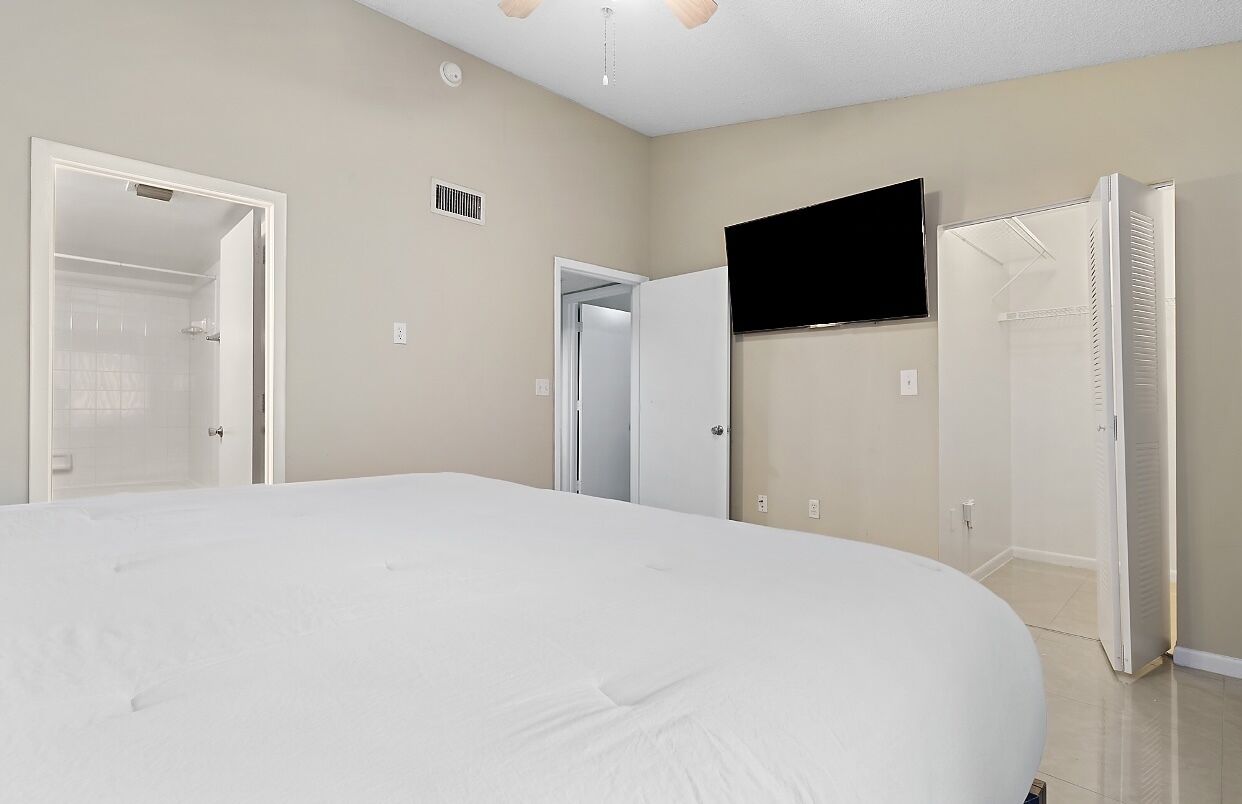 Spacious 2 Bedroom Condo-Townhome - SAWGRASS MALL