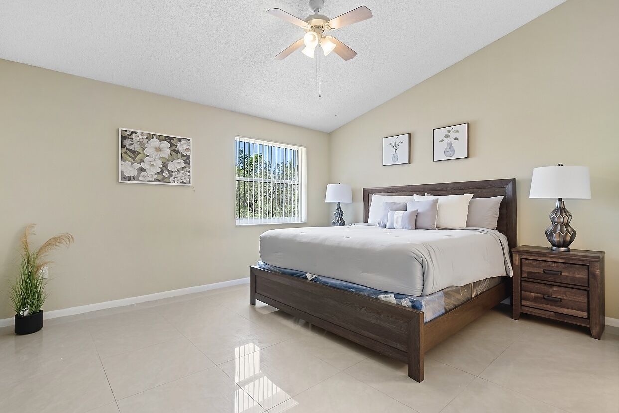 Spacious 2 Bedroom Condo-Townhome - SAWGRASS MALL