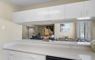 Spacious 2 Bedroom Condo-Townhome - SAWGRASS MALL