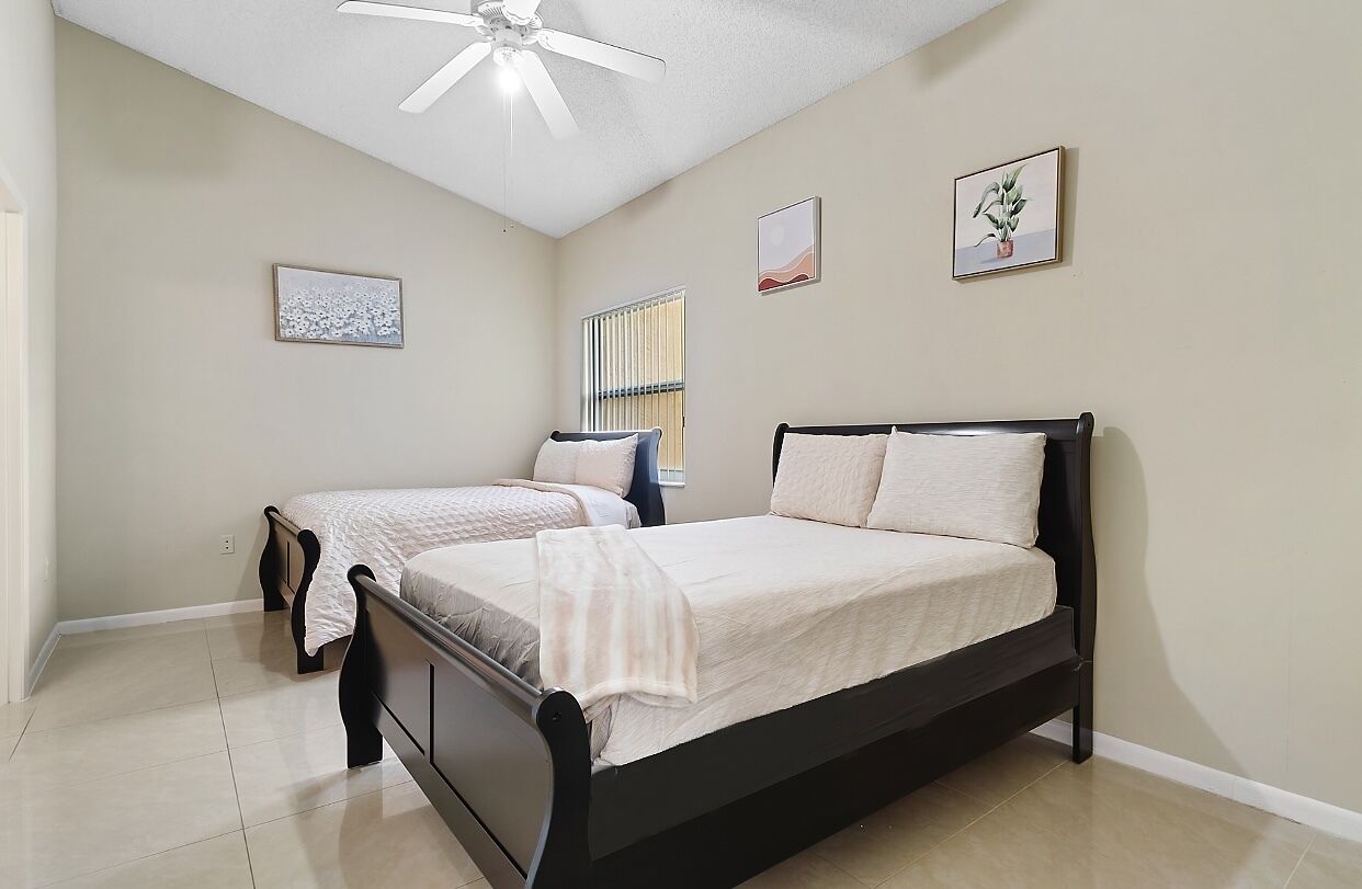 Spacious 2 Bedroom Condo-Townhome - SAWGRASS MALL