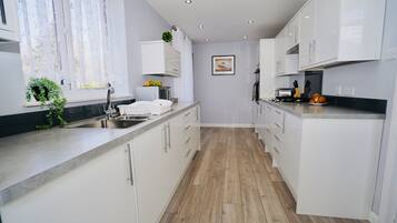 House, Private Bathroom, Garden View | Private kitchen