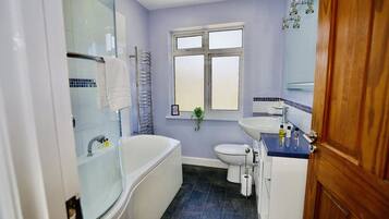 House, Private Bathroom, Garden View | Bathroom