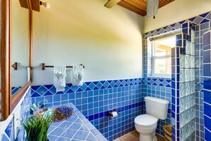 Een douche, een haardroger, handdoeken