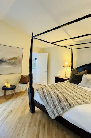 2 soverom, skrivebord, strykejern/-brett og wi-fi (inkludert)