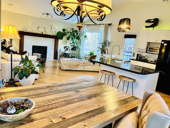 Smart-TV, peis og bøker