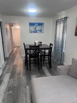 Dining - Cozy LBC house (Long Beach)