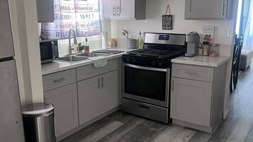 Täysikokoinen jääkaappi