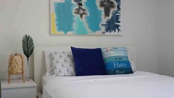 2 slaapkamers, een strijkplank/strijkijzer, gratis wifi, beddengoed