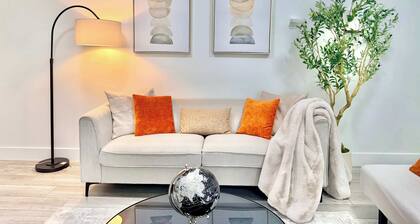 New Downtown Townhouse, Free Parking Near SkyTrain