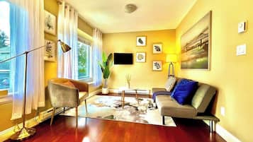 Una Smart TV, una oficina