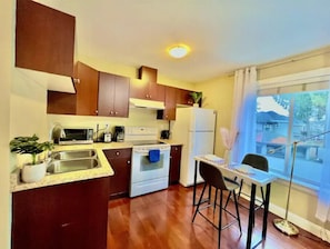 Fridge, microwave, oven, stovetop