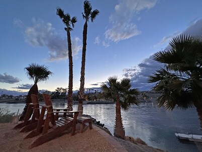 Tranquil Riverfront Luxury Home!