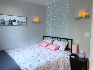 3 室のベッドルーム、アイロン / アイロン台、WiFi (無料)、ベッドシーツ