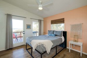 4 chambres, matelas mémoire de forme, bureau, fer et planche à repasser