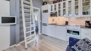 Køleskab, ovn, kogeplade, kaffe-/temaskine