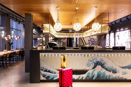 Lobby lounge