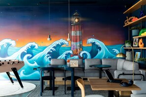 Lobby - Moxy Plymouth (Plymouth)