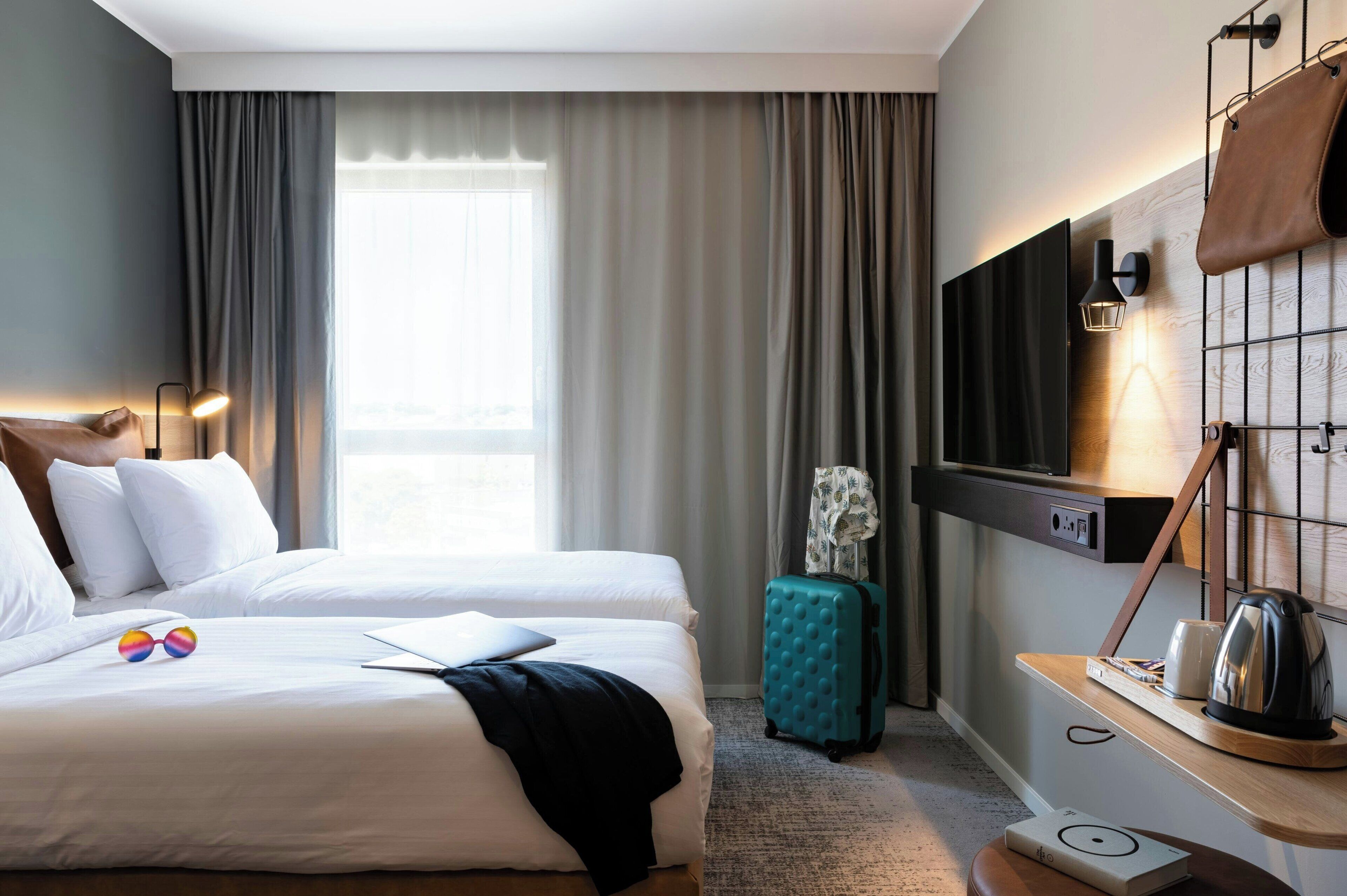 客房, 2 張單人床 | 低過敏寢具、書桌、筆電工作空間、遮光布/窗簾