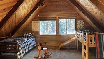 3 bedrooms, desk, iron/ironing board, travel cot