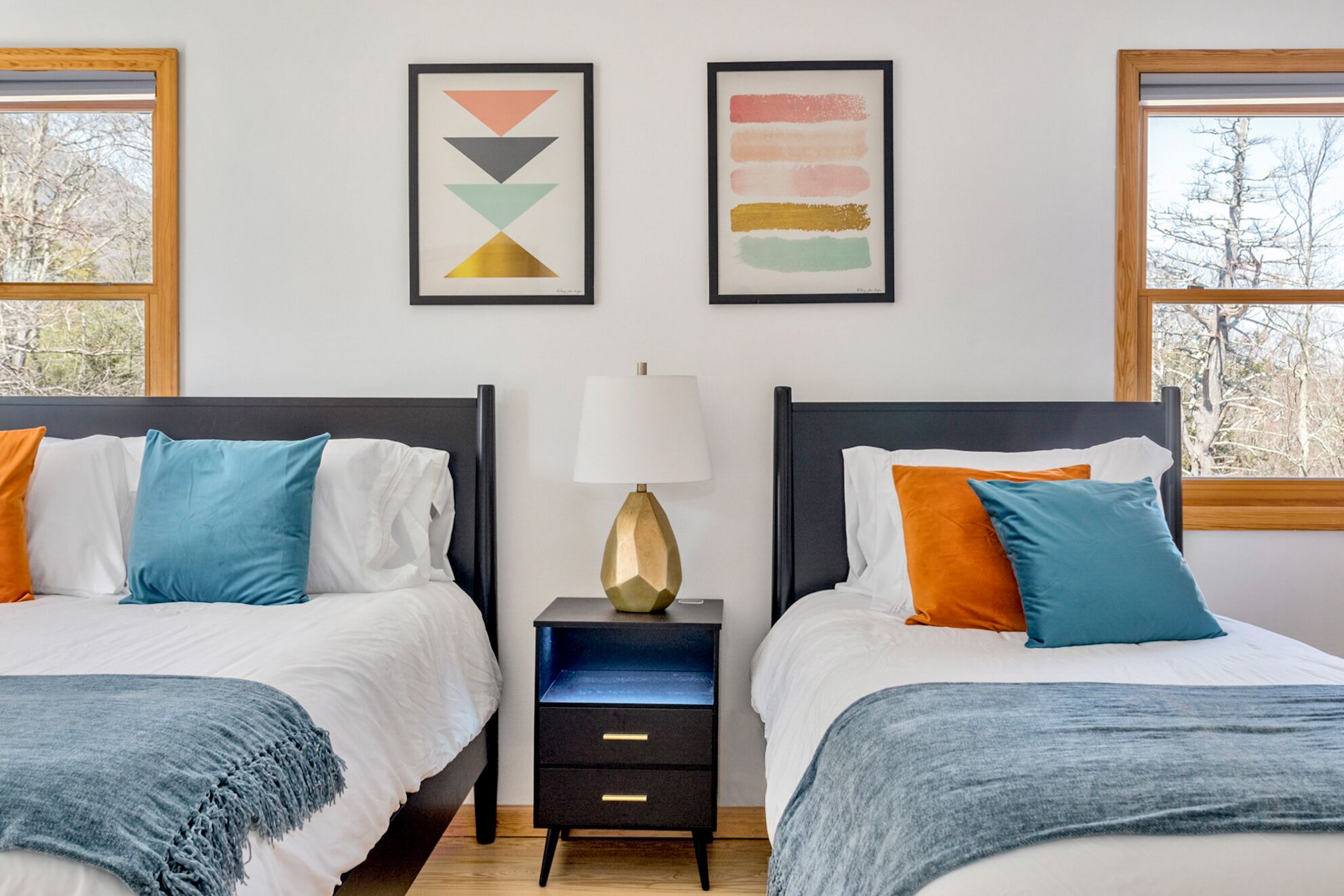 NEW! Gorgeous spacious family escape with Pool & Mountain views