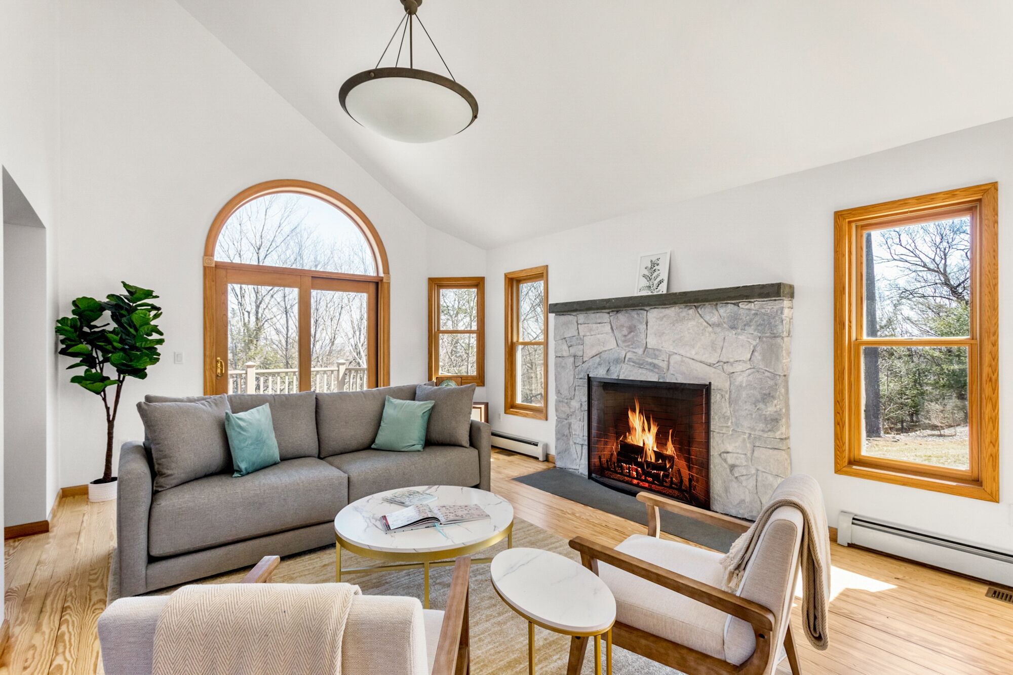 NEW! Gorgeous spacious family escape with Pool & Mountain views