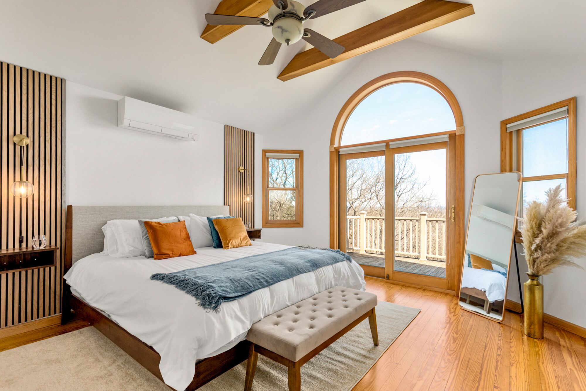 NEW! Gorgeous spacious family escape with Pool & Mountain views