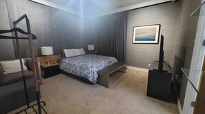 2 slaapkamers, een bureau, een strijkplank/strijkijzer, gratis wifi
