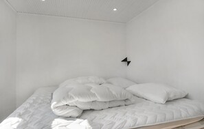 2 bedrooms, travel cot, free WiFi