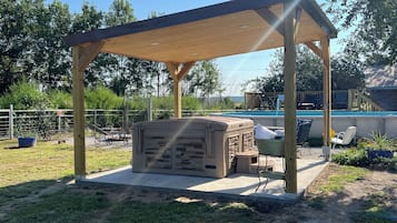 Bain à remous extérieur