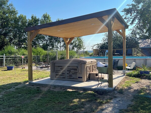 Tina de hidromasaje al aire libre