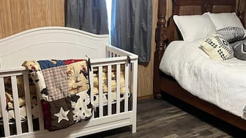 4 bedrooms, iron/ironing board, travel crib, free WiFi