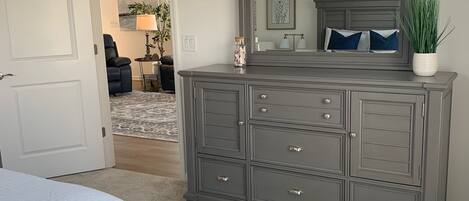 3 makuuhuonetta, silitysrauta/-lauta, ilmainen Wi-Fi, vuodevaatteet