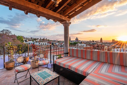 Casa Esperanza, 2BR Designer Charm + Rooftop Views