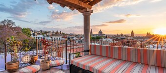 Casa Esperanza, 2BR Designer Charm + Rooftop Views