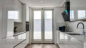 Réfrigérateur, four, lave-vaisselle