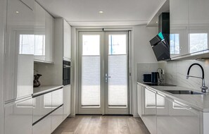 Kjøleskap, ovn og oppvaskmaskin