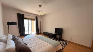 1 室のベッドルーム、WiFi、ベッドシーツ