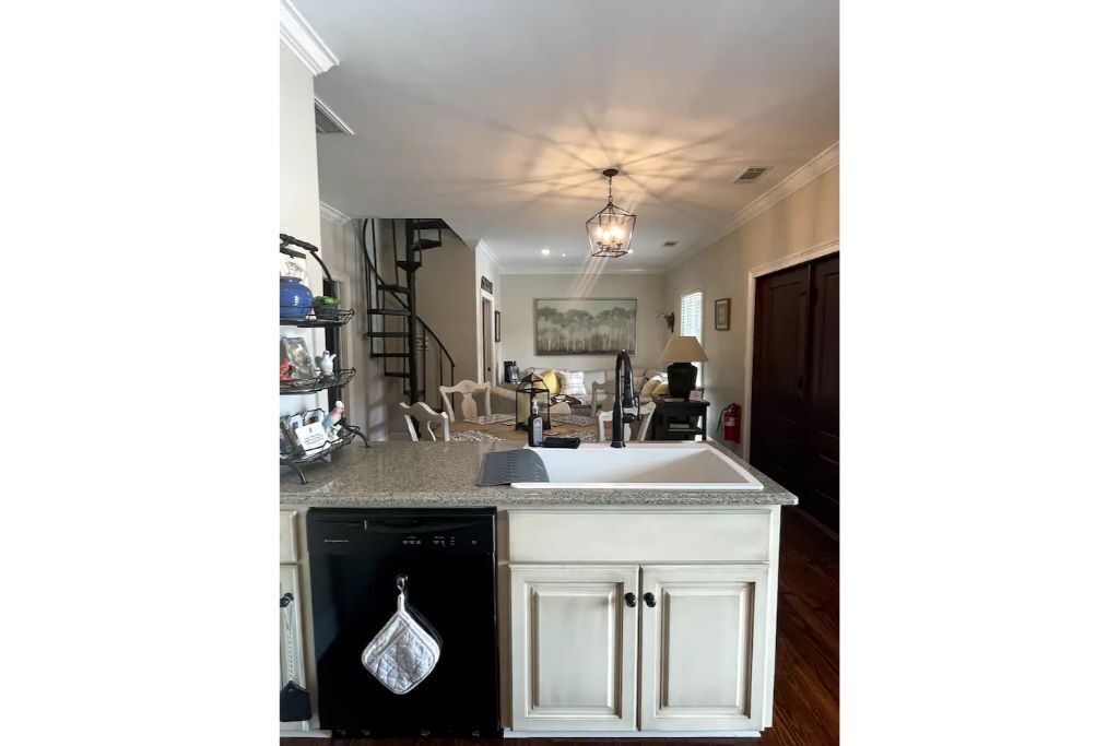 Resort-Style Villa with Treehouse Sleeper