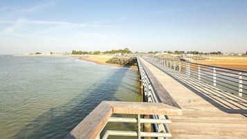 Una spiaggia nelle vicinanze