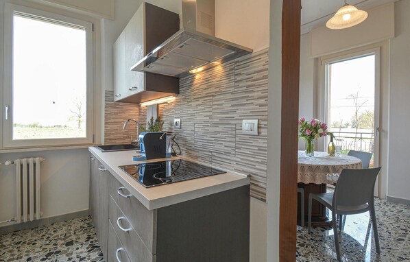 Fridge, dishwasher, coffee/tea maker