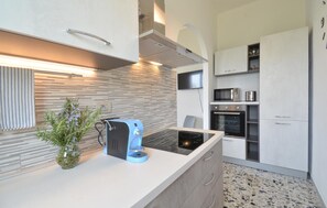 Fridge, dishwasher, coffee/tea maker