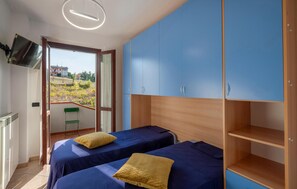 2 bedrooms, travel cot, free WiFi
