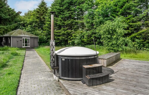 8 bedroom cozy home in Henne