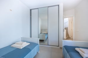 3 chambres, fer et planche à repasser, Wi-Fi, draps fournis